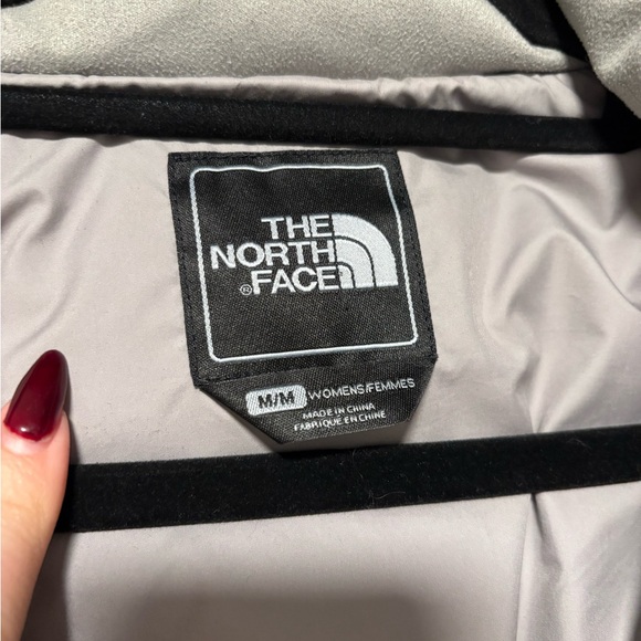 The North Face Women's 550 Puffer Jacket - Medium - Picture 7 of 9